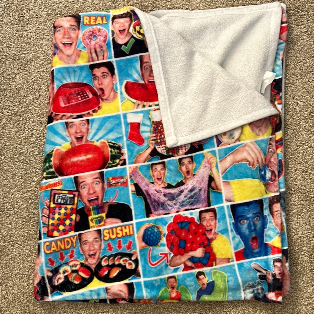 Collins Key exclusive member blanket